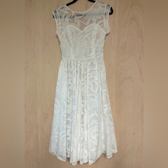 Gorgeous s.g.gilbert White Dress - Picture 3 of 16